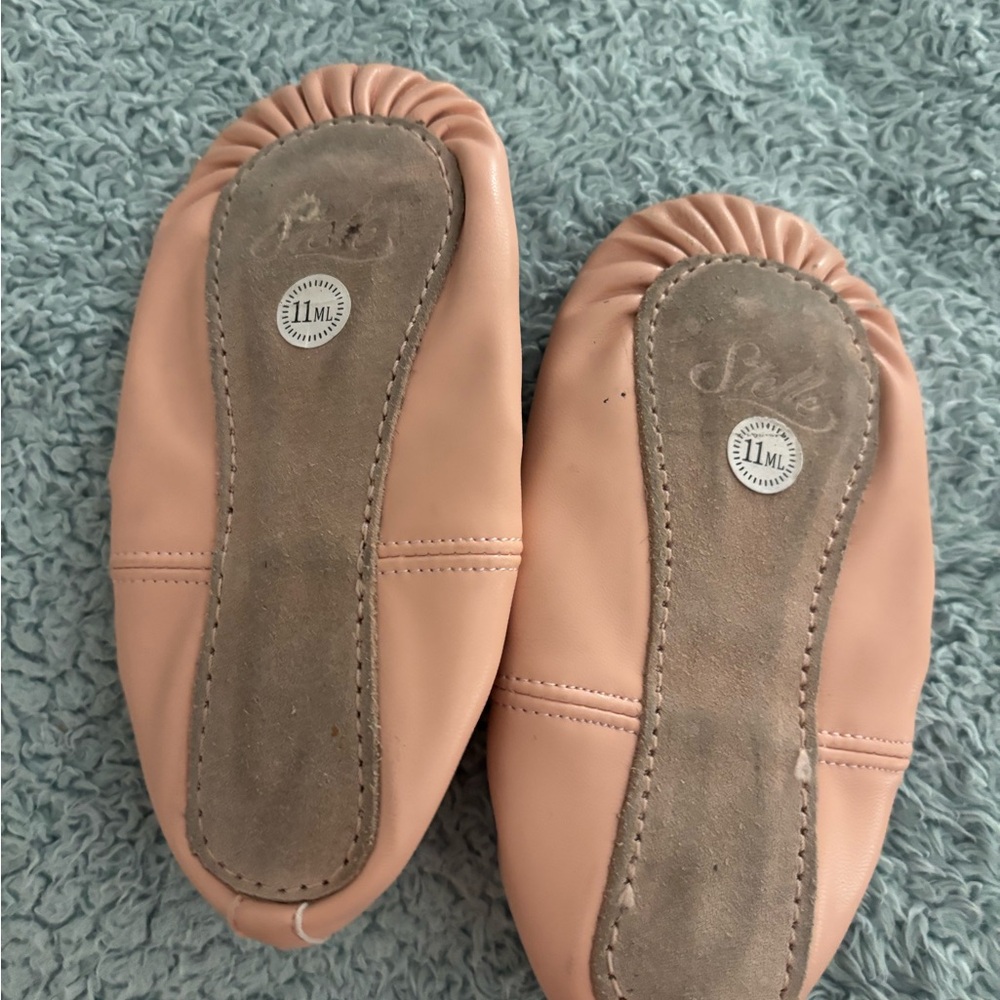 Little girls, ballet shoes, worn once size 11